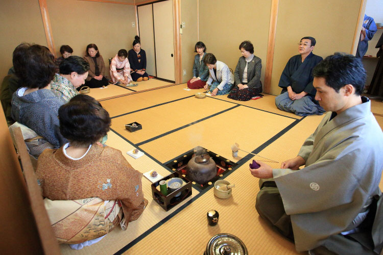 越中瀬戸焼 かなくれ会について|かなくれ会の活動